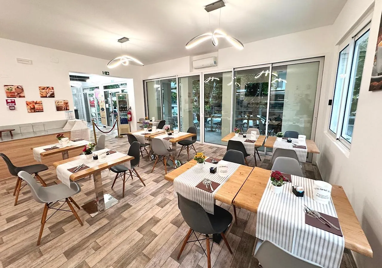 Chiama Hotel Rimini 2*,